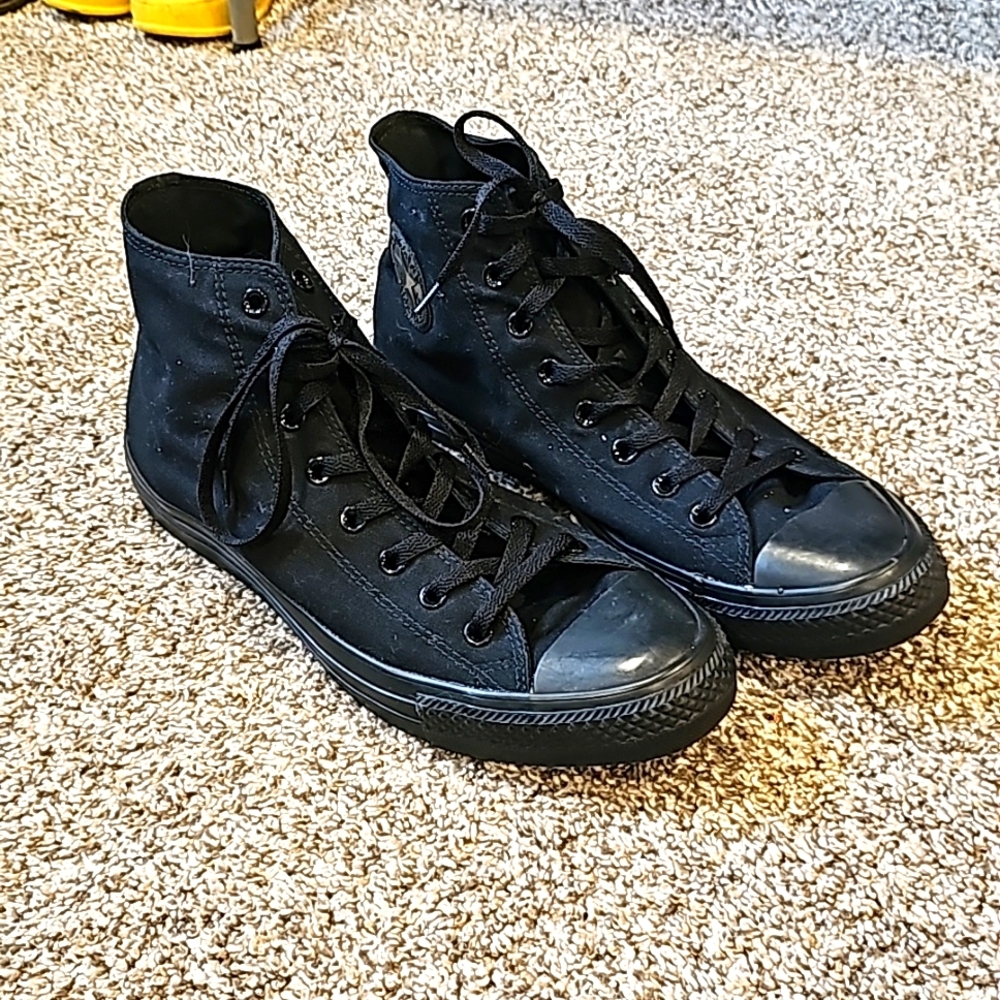 Men's black Converse high tops